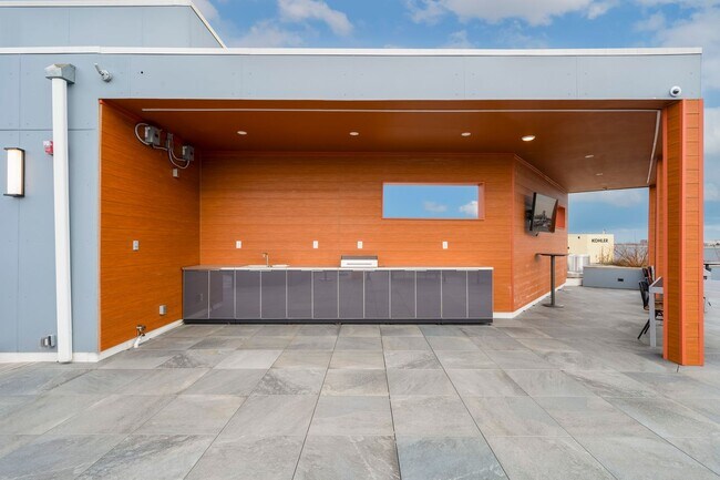 Building Photo - Bright Studio Apartment with large kitchen in Brewerytown!