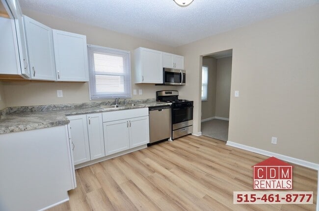 Building Photo - DSM Ranch - Newly Renovated!