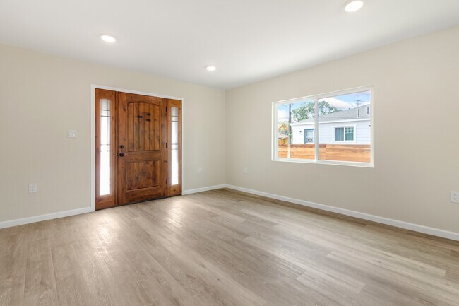 Living Room - 2843 Rosanna St
