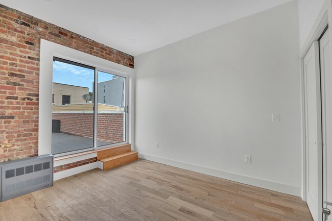 Building Photo - 155 25th St