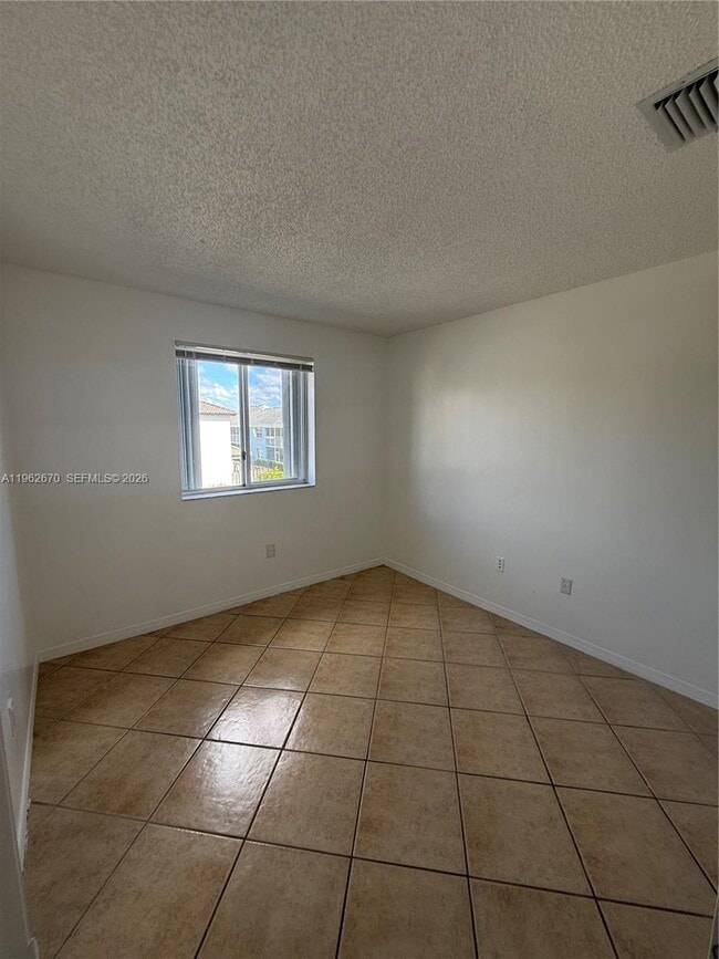 Building Photo - 2244 SE 26th Ln