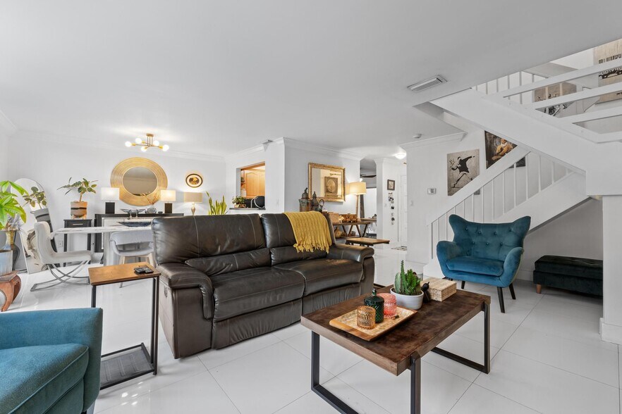 Building Photo - 9809 Costa del Sol Blvd