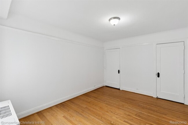 Building Photo - 15 E Kirby St