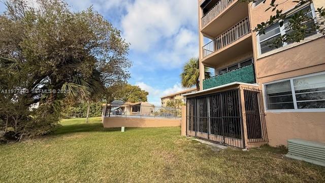 Building Photo - 8895 Fontainebleau Blvd