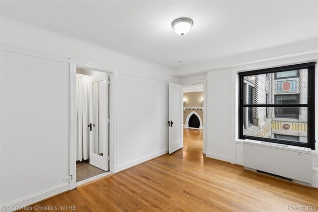 Building Photo - 15 E Kirby St
