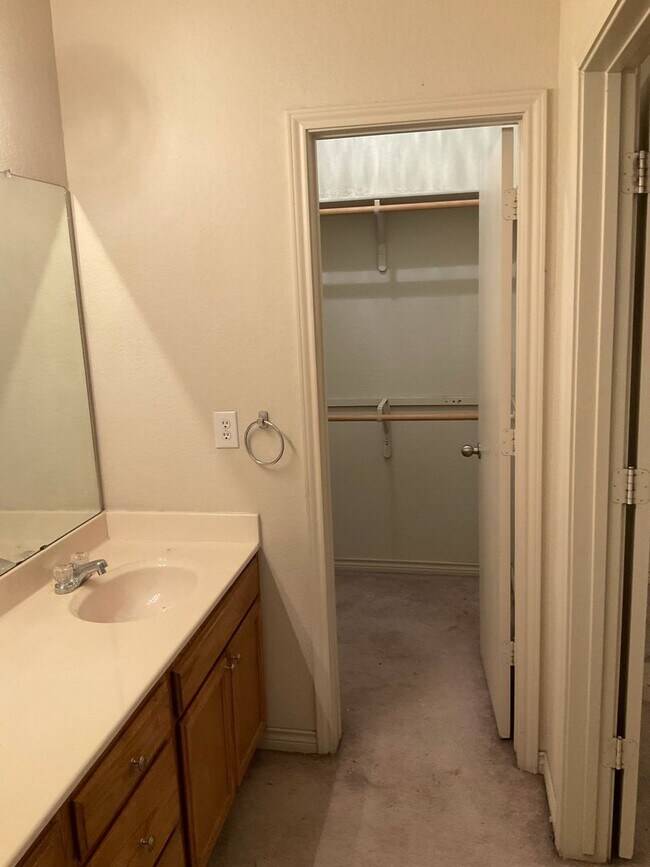 Building Photo - 800-804 Quarter Horse Trail