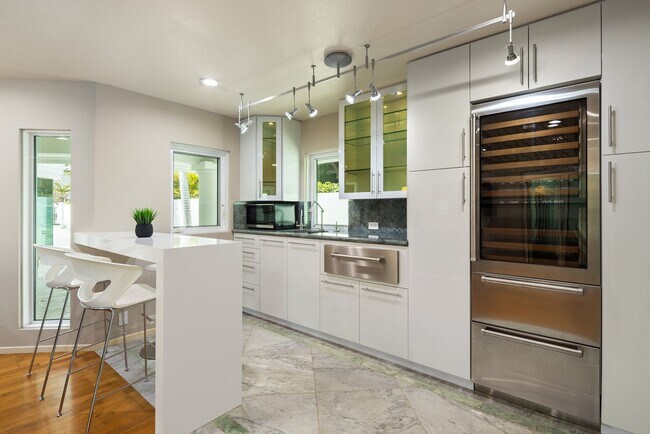 Building Photo - LUXURY RESORT 5/4.5/3+ HOME IN KAHALA, MUS...