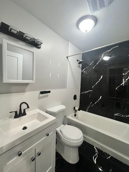 Unit 1R - 26 Yale Ave