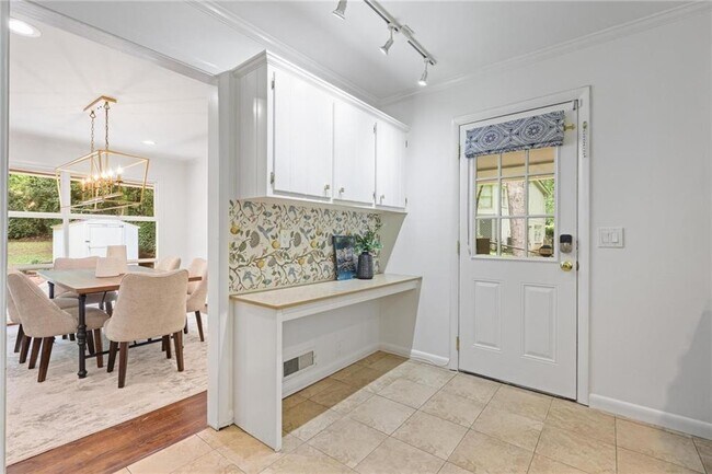 Building Photo - 2800 Mornington Dr NW