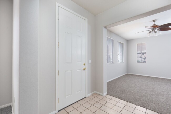 Building Photo - NW townhome with 2 car garage in gated community.