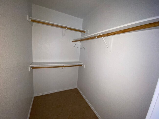 Building Photo - 2805 Lucille Dr