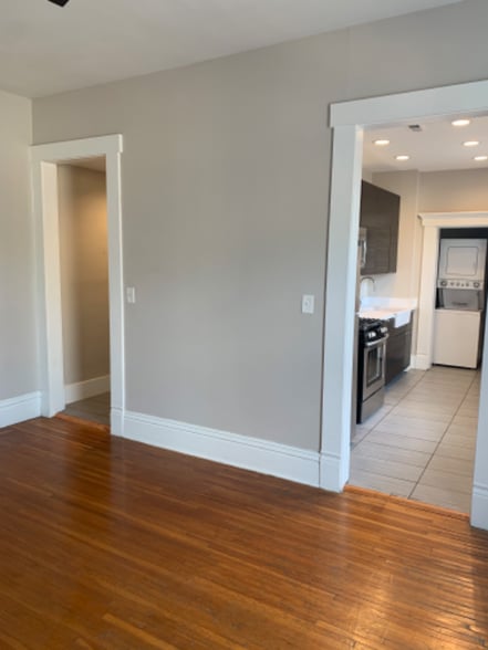 Building Photo - 259 W 4th Ave