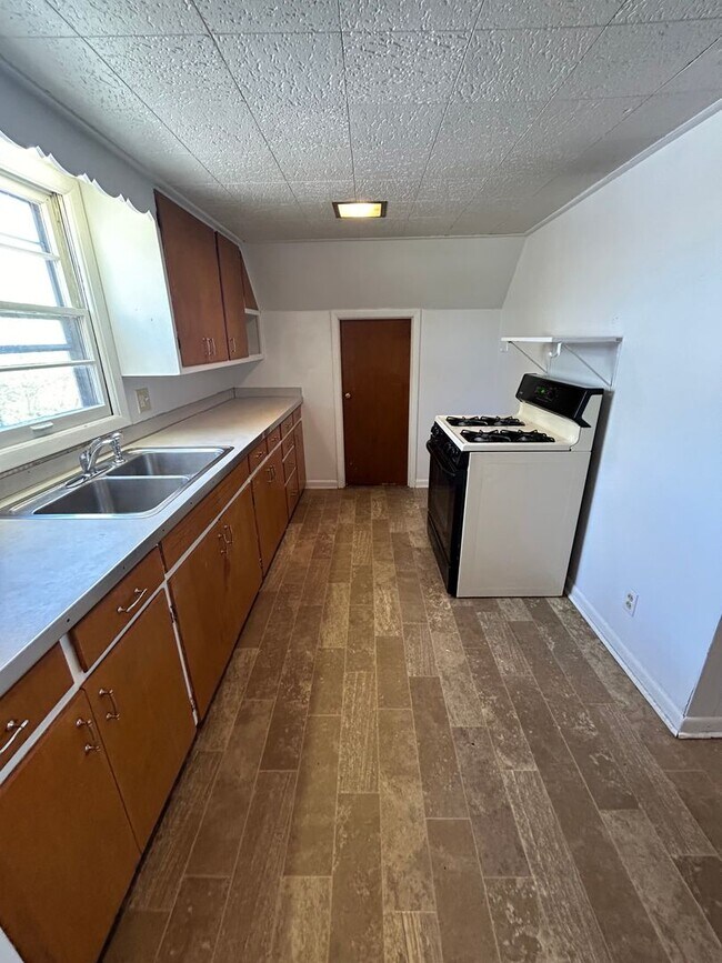 Building Photo - 802-806 Cedar