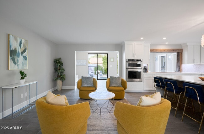 Building Photo - 8620 E Plaza Ave