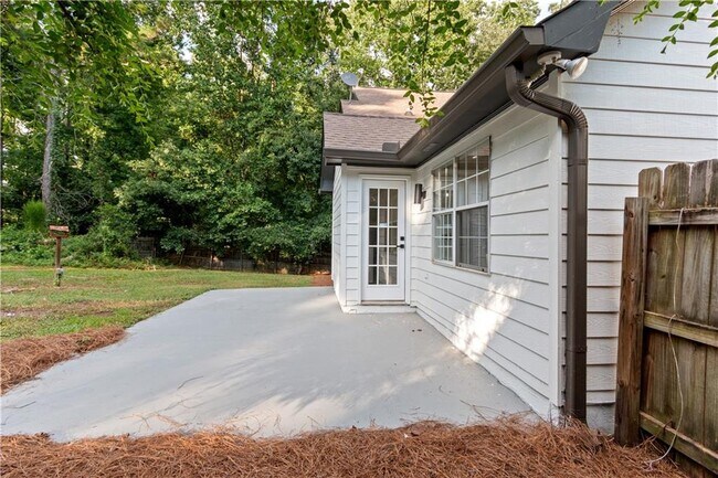 Building Photo - 3412 Camens Ct NE