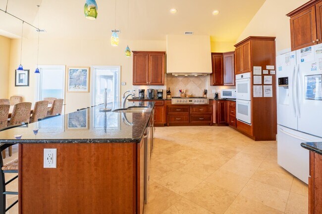 Building Photo - RENT MONTHLY THIS AMAZING HOME THIS OFF-SE...