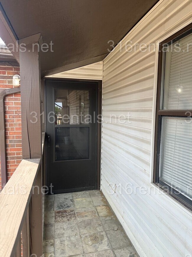 Building Photo - 351 E Marion Ct