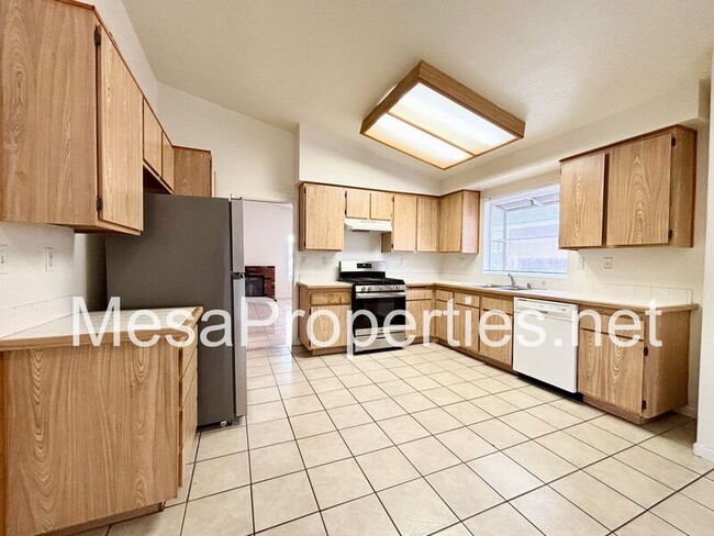 Building Photo - 13667 Gemini St