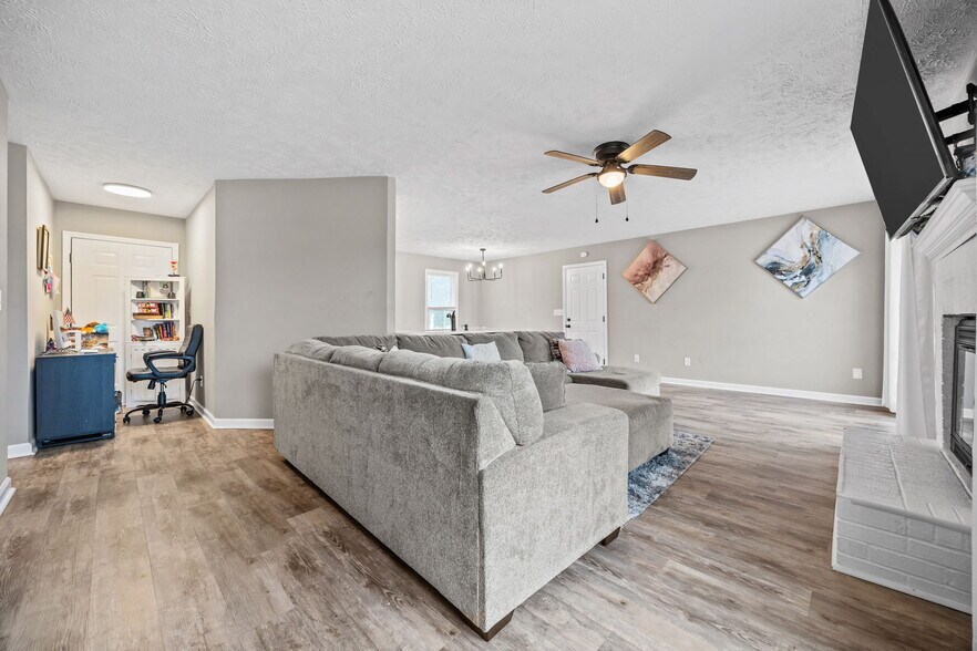 Building Photo - 38 Hallmark Dr