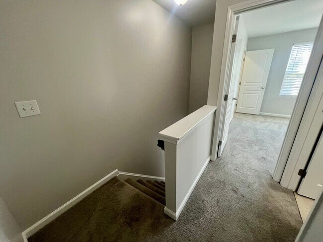 Building Photo - 832 Cupola Dr