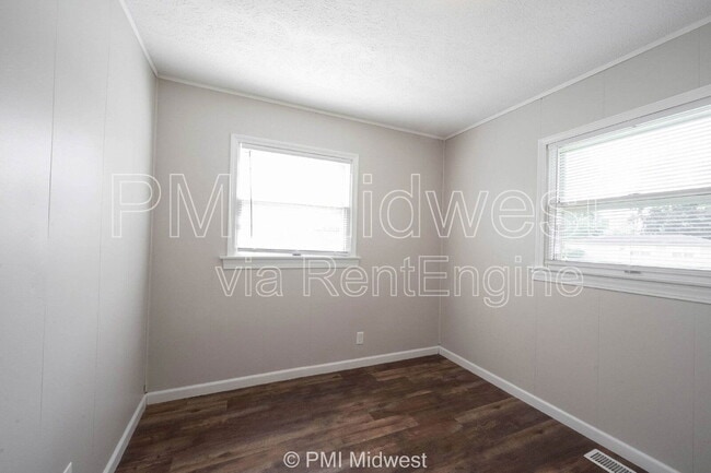 Building Photo - 126 Lewis Dr