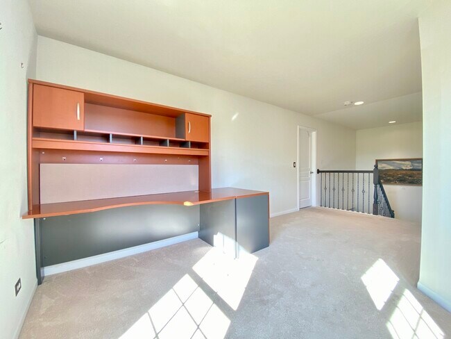 Building Photo - 10S420 Carrington Cir
