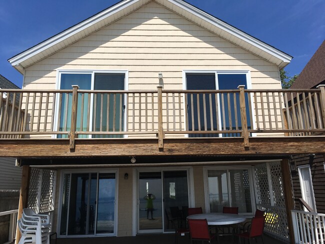 Building Photo - 989 Fairfield Beach Rd