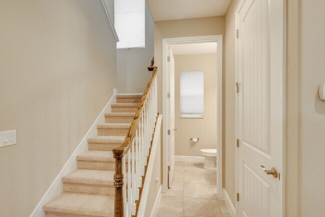 Building Photo - 4 bedroom, 3.5 bathroom in desirable Trasona!