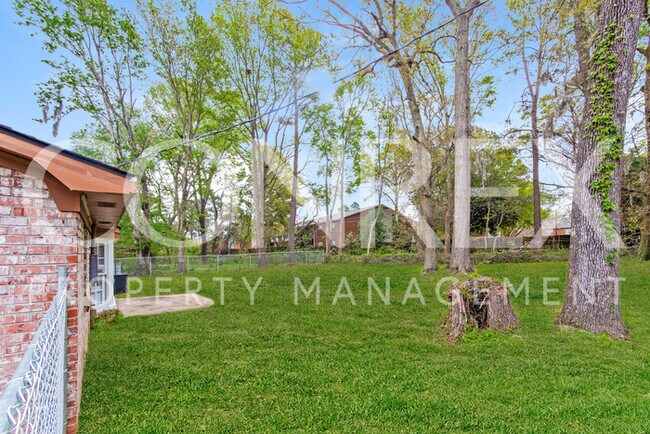 Building Photo - Recently Renovated 3 Bedroom Home in Charl...