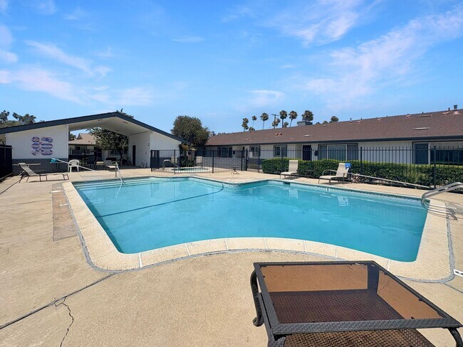 Building Photo - Beautifully Maintained 2B/2BA in Central E...