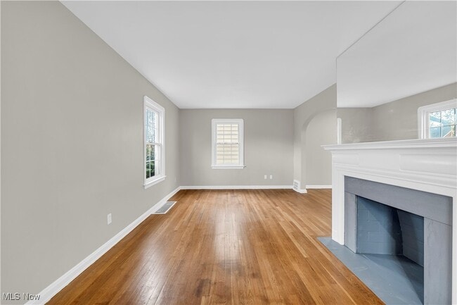 Building Photo - 16201 Walden Ave