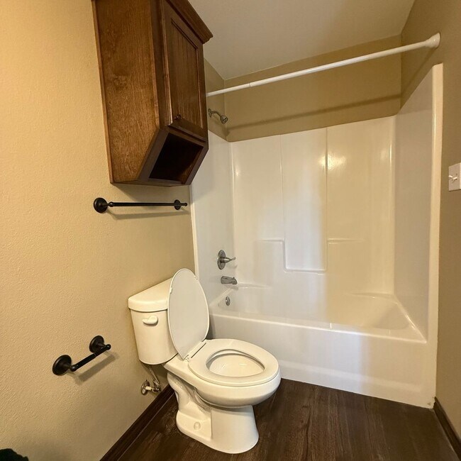 Building Photo - $500 Off 1st Full Month!* All Utilities In...