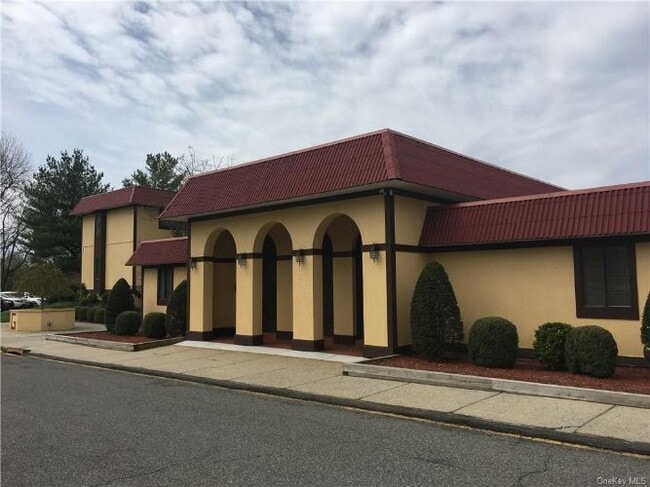 Building Photo - 2 Granada Crescent