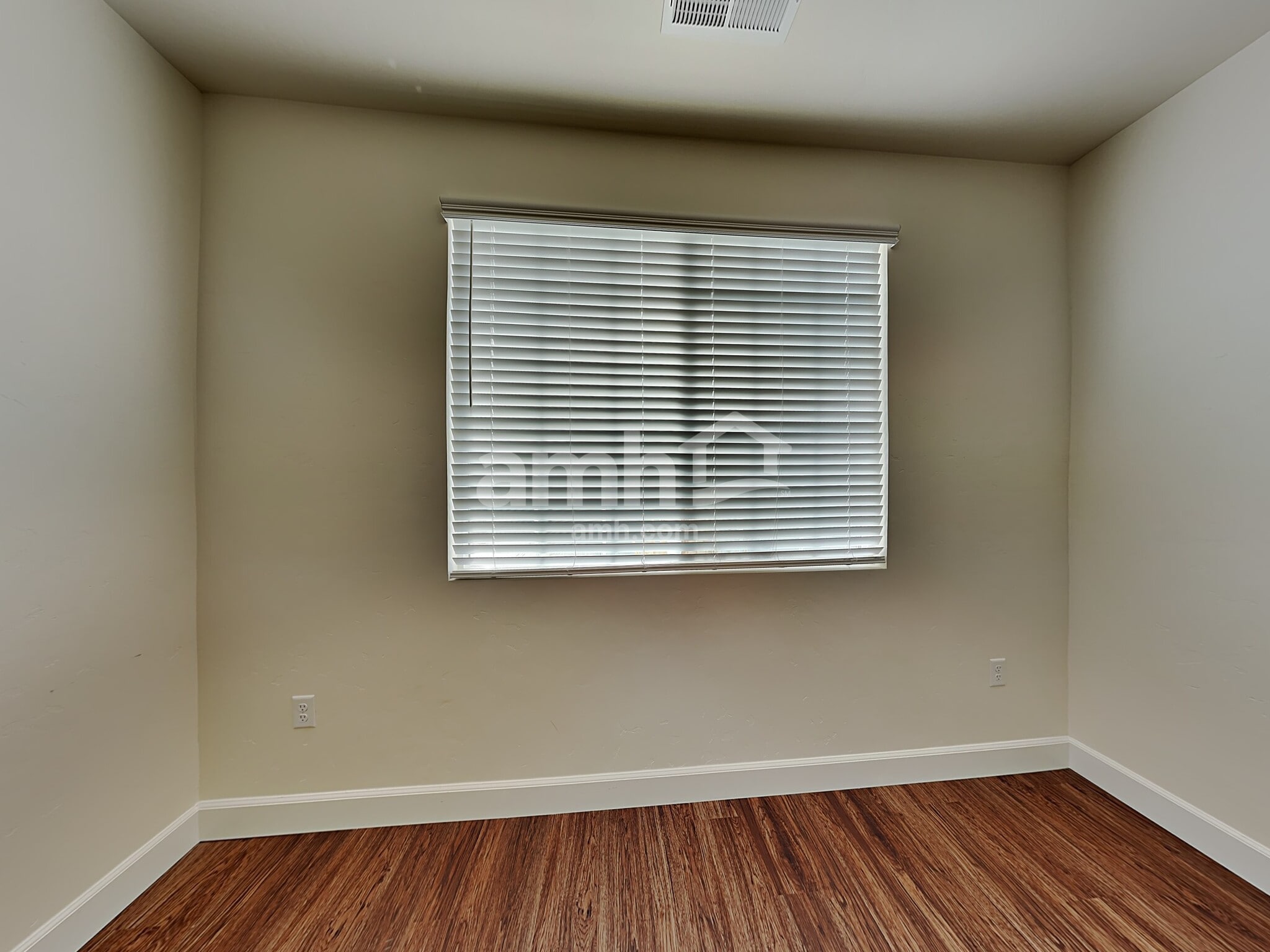 Building Photo - 1854 N Oconner Ave