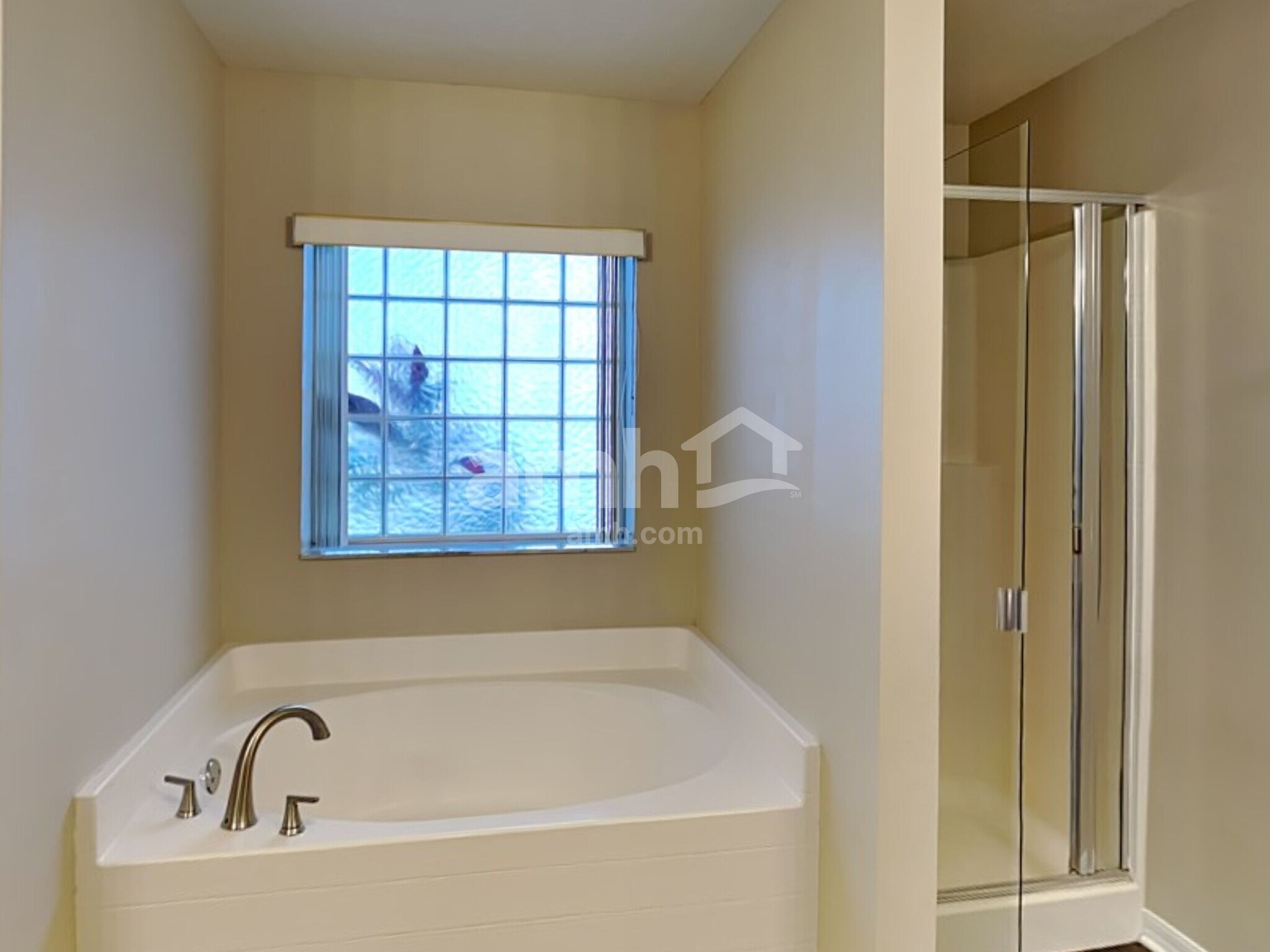 Building Photo - 1913 Southern Oak Loop