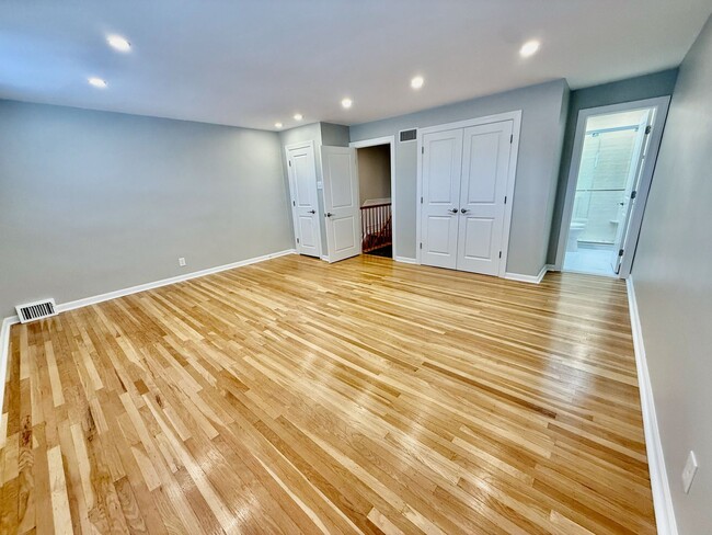 Building Photo - RARELY Offered completely RENOVATED PACKER PARK 3 Bedroom/2.5 Bath HOME w/ Central AC-HARDWOOD Fl...