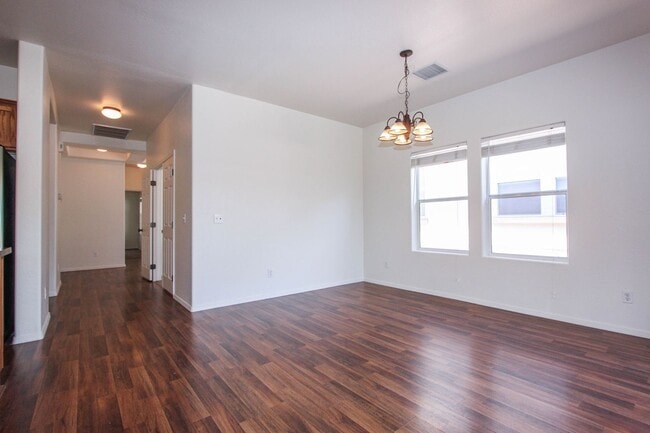 Building Photo - 607 N Cortina St