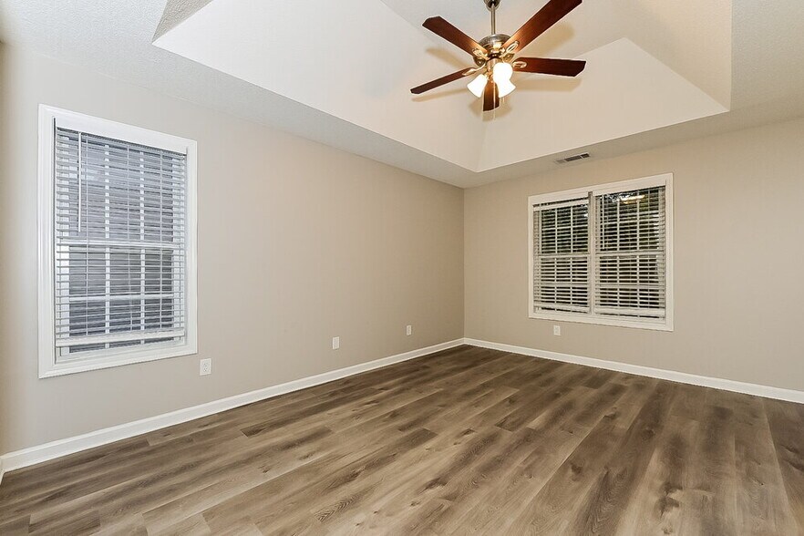 Building Photo - 915 Castlerock Way