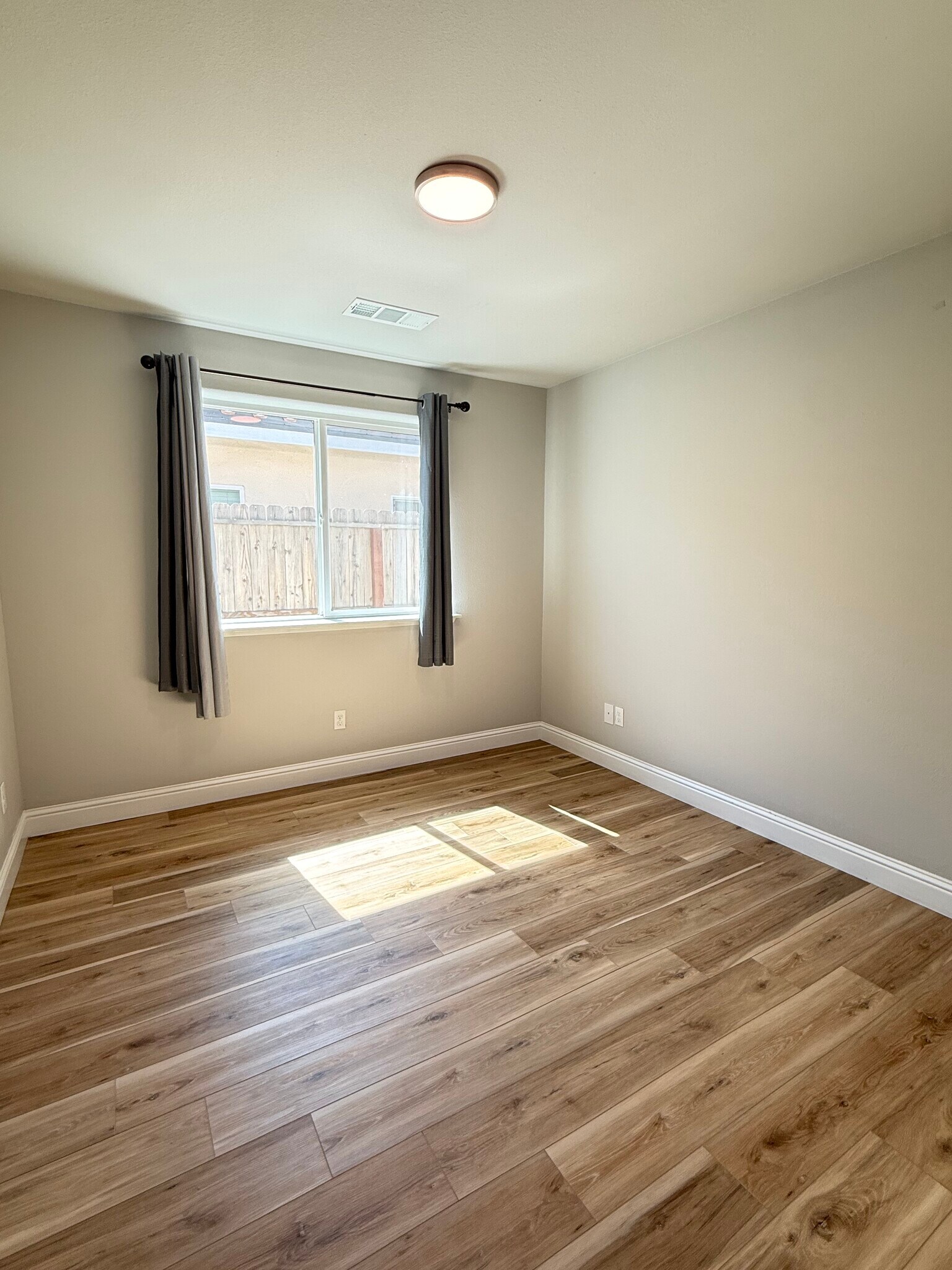 Building Photo - 1084 Adell St