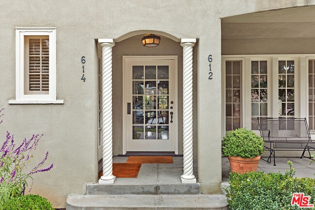 Building Photo - 614 Beachwood Dr