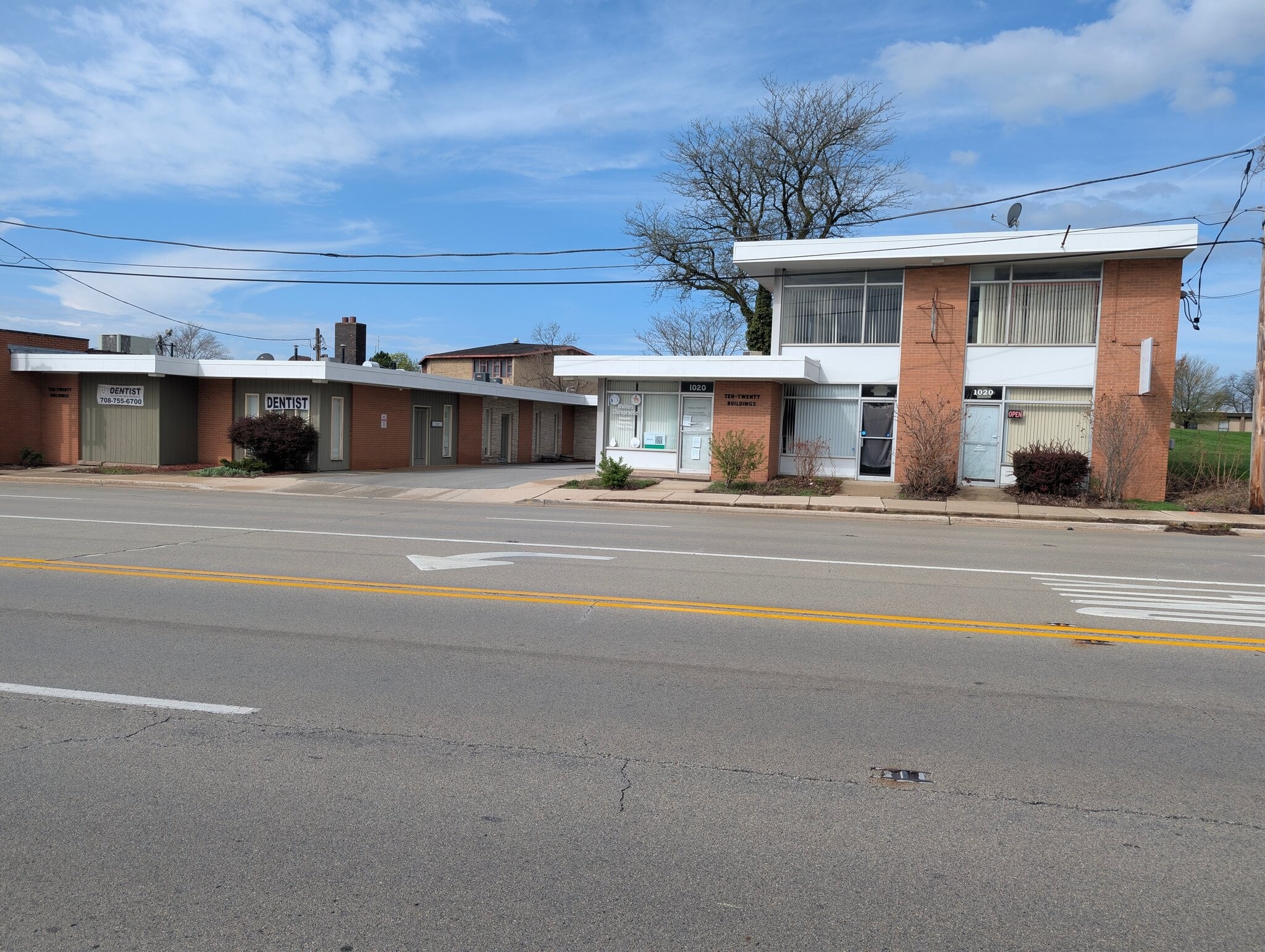 Building Photo - 1020 Chicago Rd