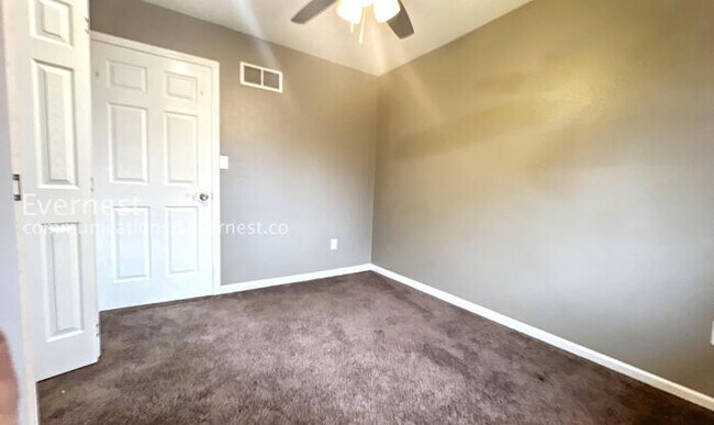 Building Photo - 309 SW Richwood Ln