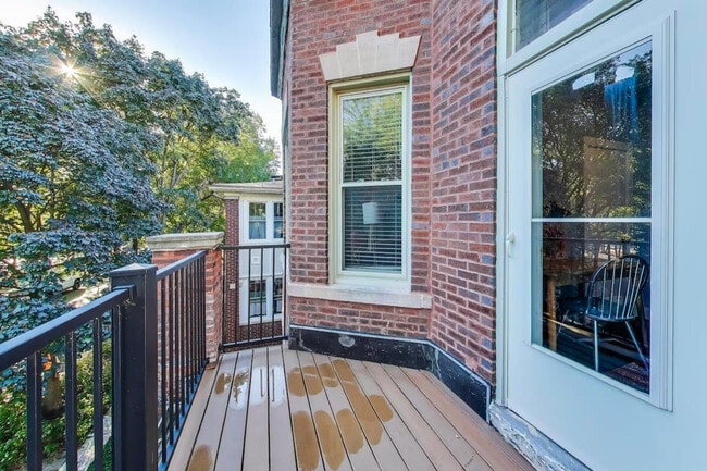 Building Photo - 1506 W Thome Ave