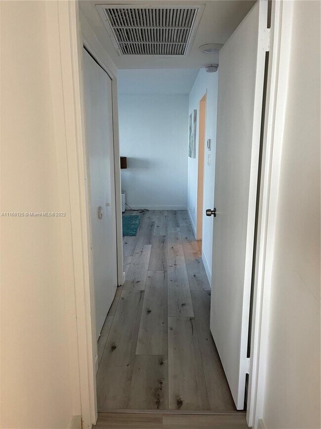 Building Photo - 5161 Collins Ave