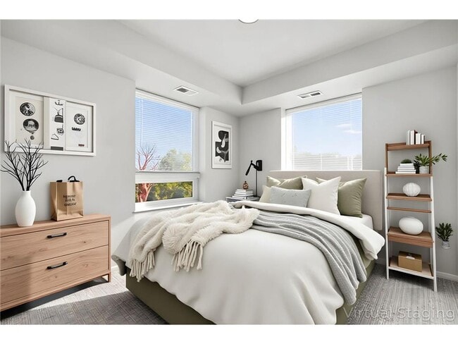 Building Photo - 2318 Jefferson St NE