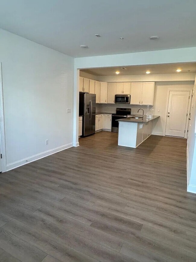 Building Photo - Stunning New Construction 3BD, 2.5BA Cary Townhome-Style Condo with a 1-Car Garage in a Prime Loc...