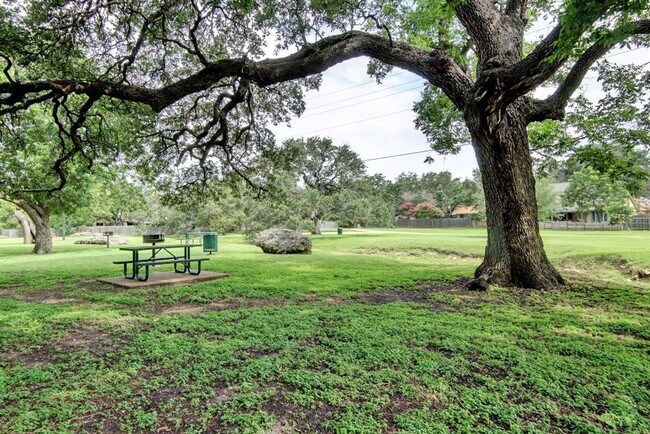 Building Photo - 10305 Caracara Dr