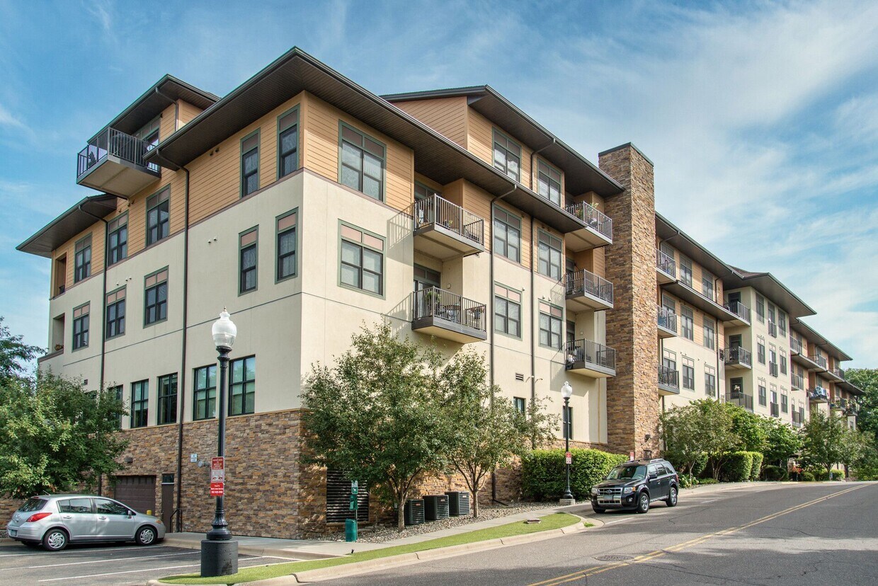 Oaks Glen Lake Apartments Minnetonka