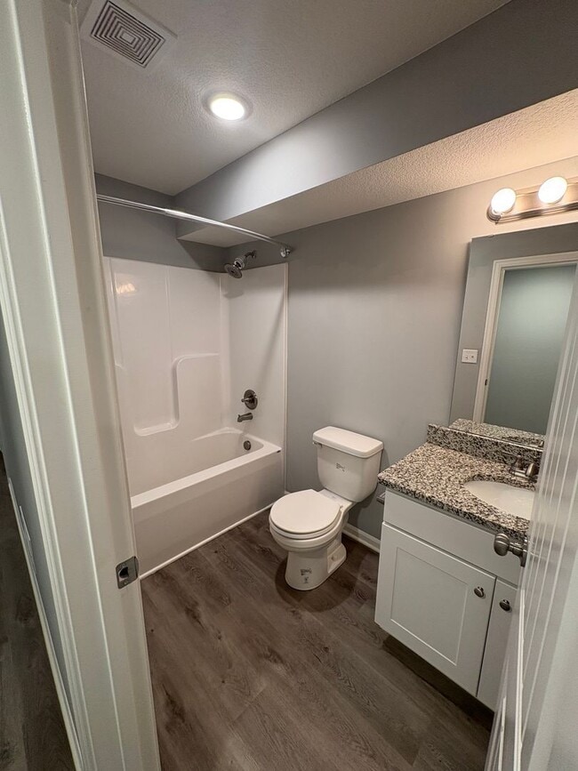 Building Photo - 705 Poplar Cir