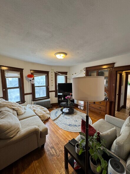 Building Photo - 36 Mason St